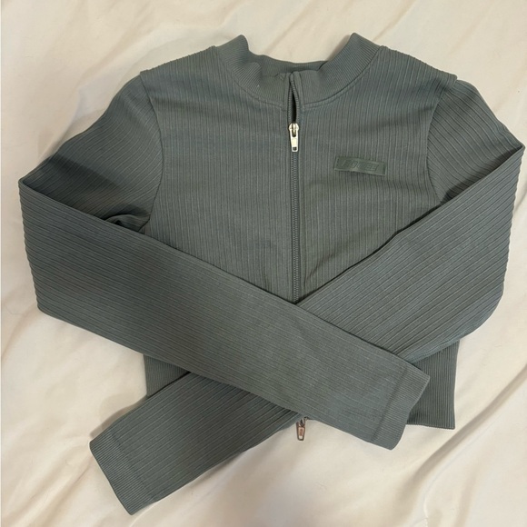 Bo + Tee double zipper crop workout jacket - Picture 3 of 4